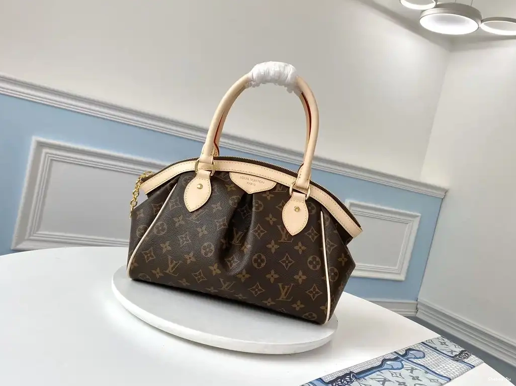 LOUIS VUITTON TIVOLI 0525
